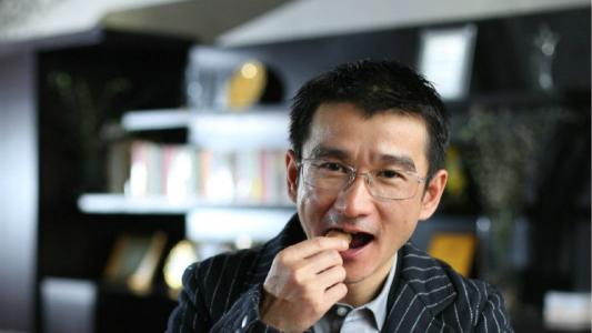 安徽70后大叔，創(chuàng)業(yè)失敗27次，從擺地?cái)偟缴韮r(jià)超百億，他憑啥
