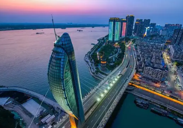 蕪湖市工會(huì)第十五次代表大會(huì)第一次全體大會(huì)召開(kāi)